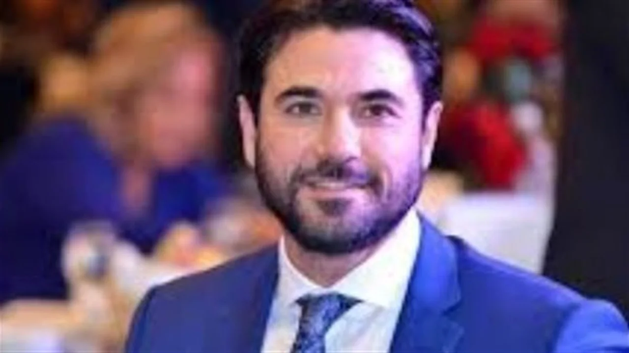 أحمد عز محامي.. تفاصيل مسلسل الفهلوي الجديد عبر إذاعة نجوم FM بمواقف ساخرة